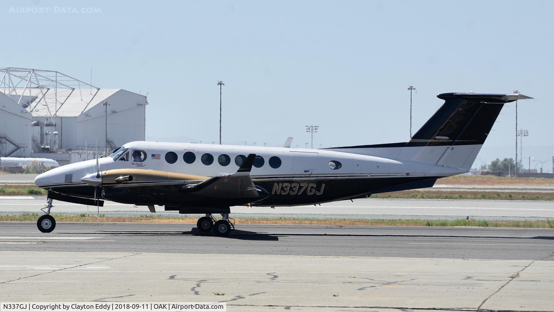 N337GJ, 2001 Raytheon Aircraft Company B300 C/N FL-337, North Field Oakland Airport 2018.
