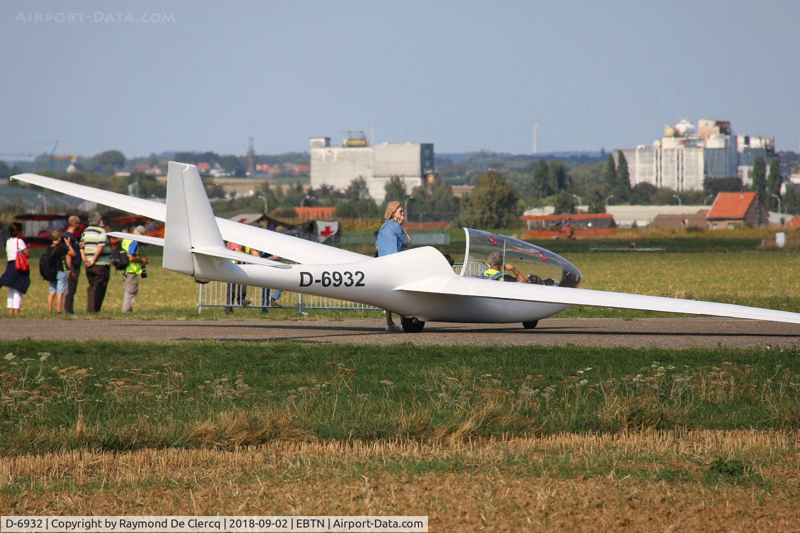 D-6932, 1981 Scheibe SF-34 Delphin C/N 5105, At Goetsenhoven.