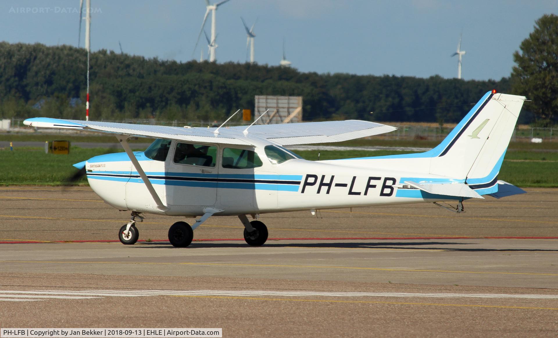 PH-LFB, Cessna 172P C/N 17275363, Lelystad Airport