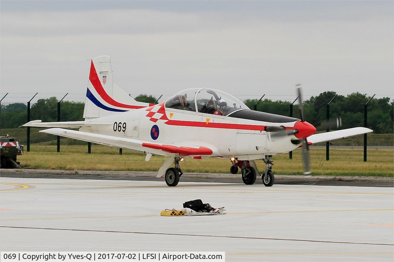 069, Pilatus PC-9M C/N 632, Pilatus PC-9M, Croatian Air Force aerobatic team, Taxiing to flight line, St Dizier-Robinson Air Base 113 (LFSI) Open day 2017