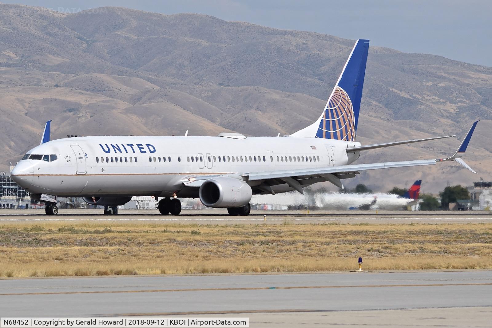 N68452, 2012 Boeing 737-924/ER C/N 40005, Landing roll out on RWY 28L.