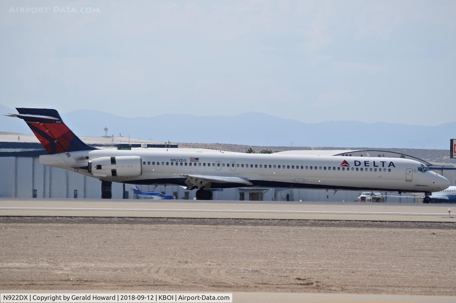N922DX, 1997 McDonnell Douglas MD-90-30 C/N 53584, Landing roll out on RWY 28L.