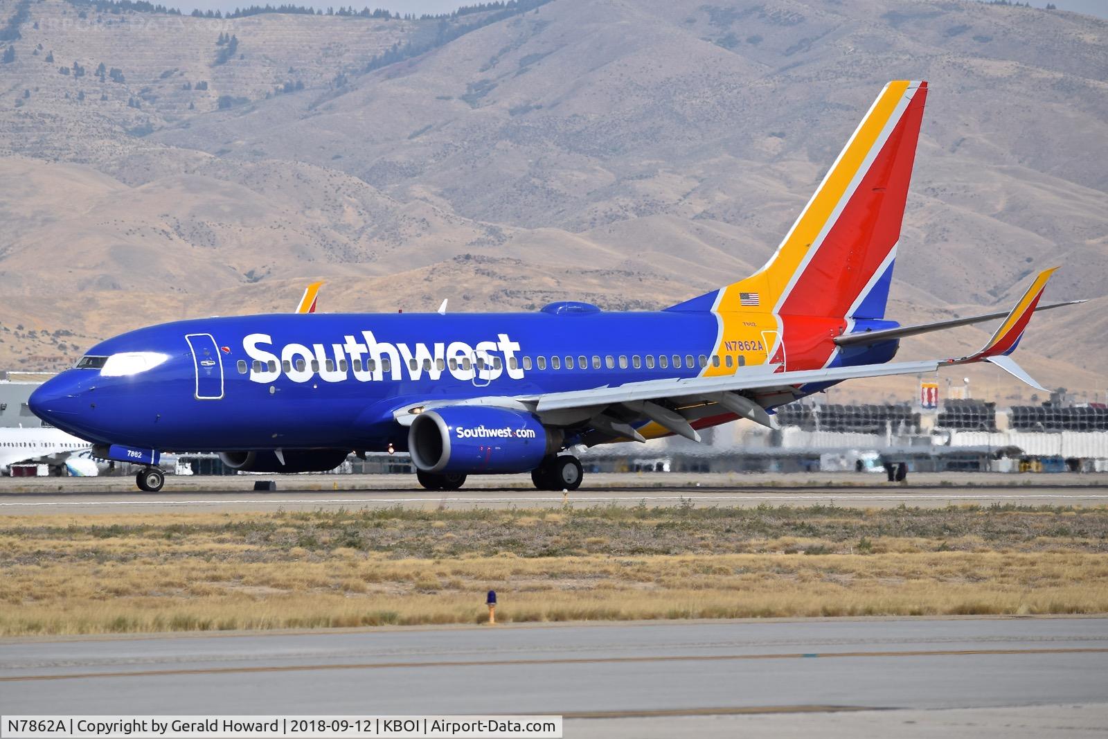 N7862A, 2005 Boeing 737-79P C/N 33009, Landing roll out on RWY 28L.