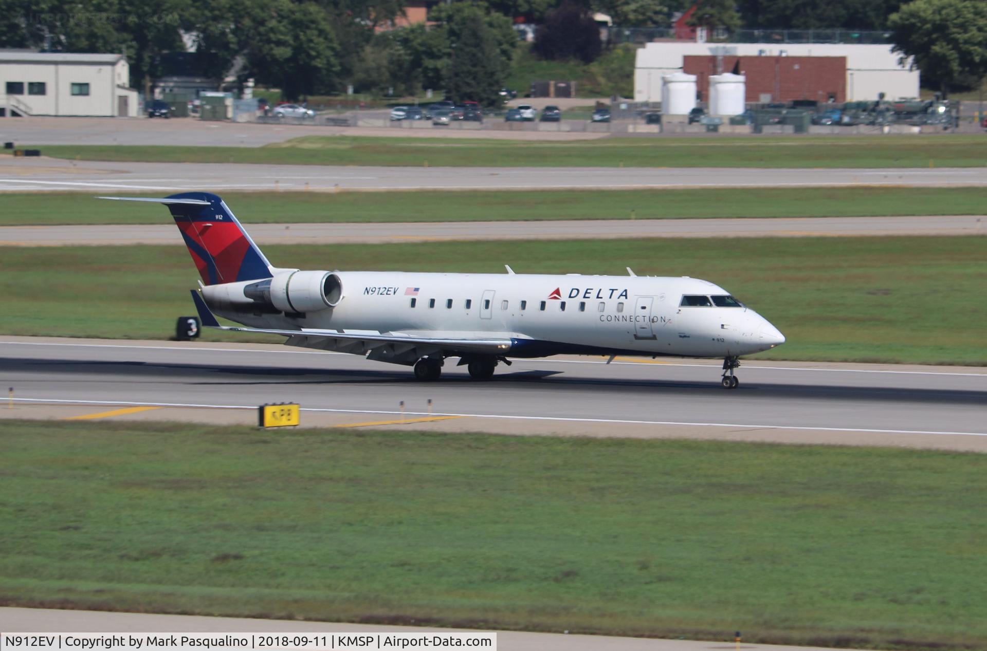 N912EV, 2002 Bombardier CRJ-200LR (CL-600-2B19) C/N 7728, CL-600-2B19