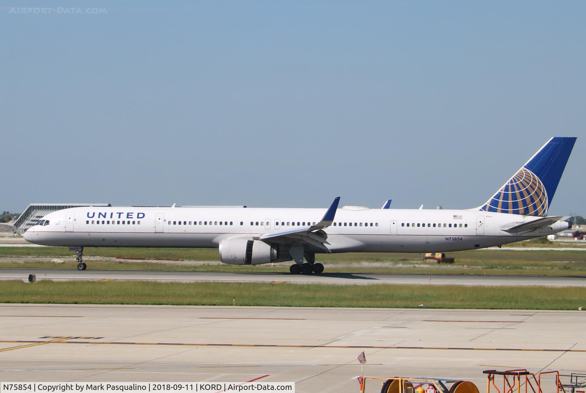 N75854, 2002 Boeing 757-324 C/N 32813, Boeing 757-324