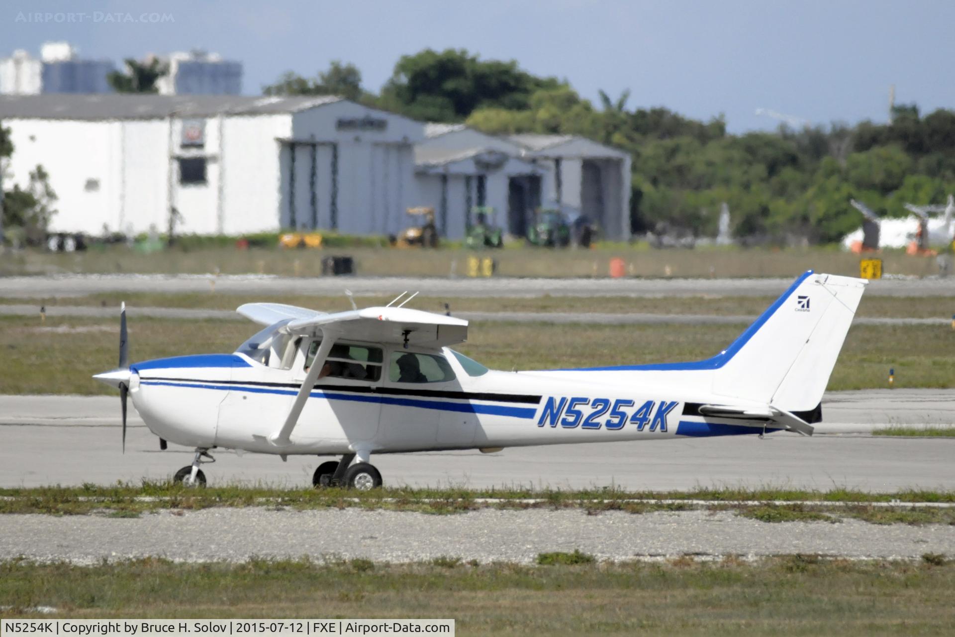 N5254K, 1980 Cessna 172P C/N 17274033, waiting for departure