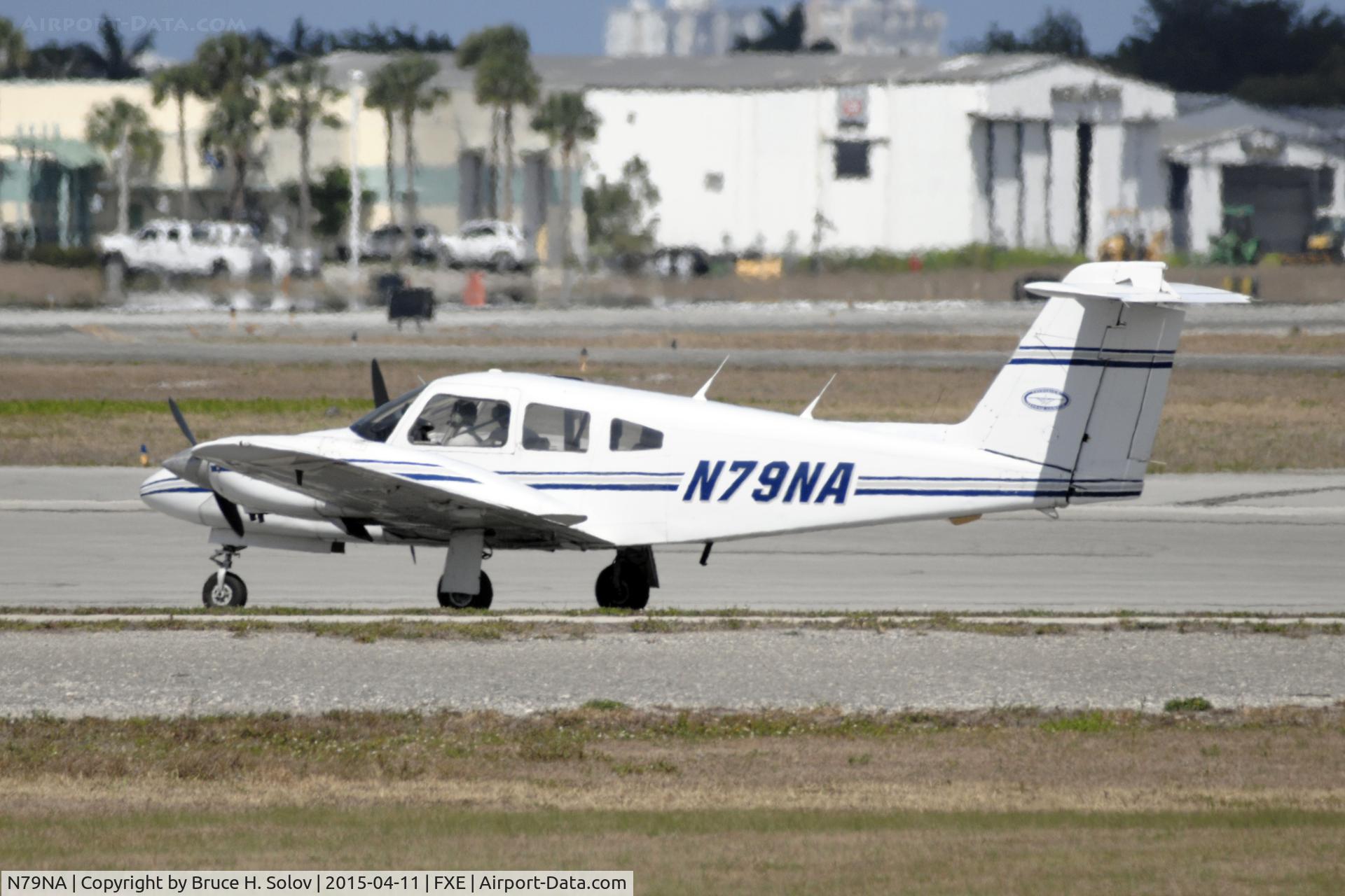 N79NA, Piper PA-44-180 Seminole C/N 44-7995307, waiting for departure