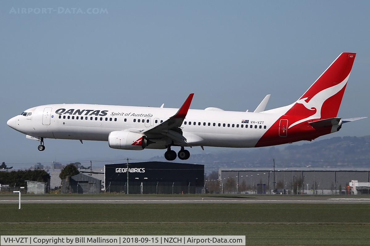 VH-VZT, 2011 Boeing 737-838 C/N 34186, QF135 from BNE