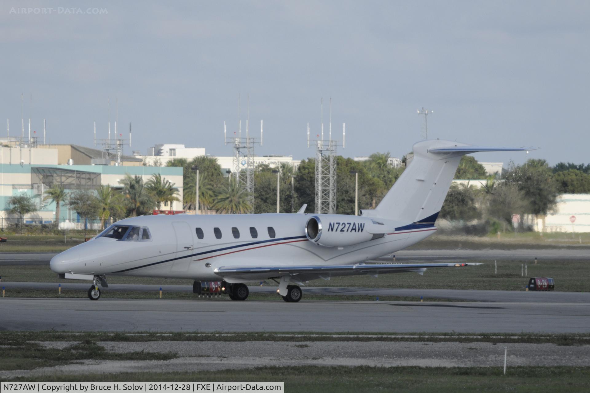 N727AW, 1987 Cessna 650 C/N 650-0132, taxiing