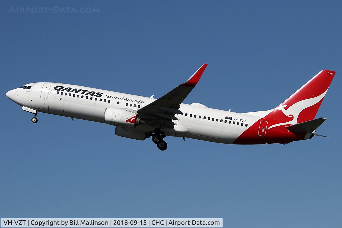 VH-VZT, 2011 Boeing 737-838 C/N 34186, to MEL as QF132