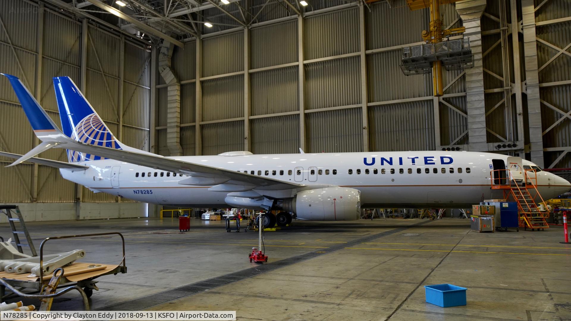 N78285, 2004 Boeing 737-824 C/N 33452, SFO 2018.