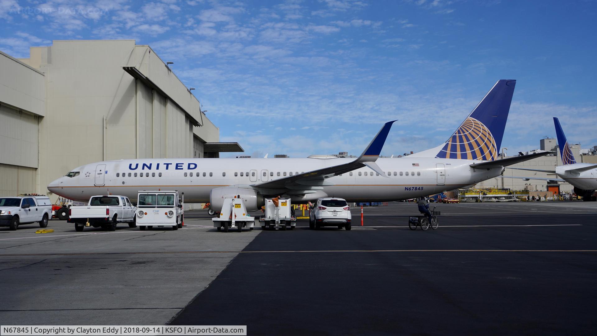 N67845, 2015 Boeing 737-924/ER C/N 42185, SFO 2018.