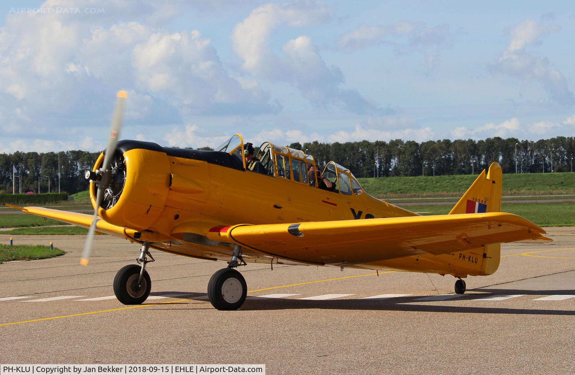 PH-KLU, Noorduyn AT-16 Harvard IIB C/N 14A-1184, Lelystad Airport