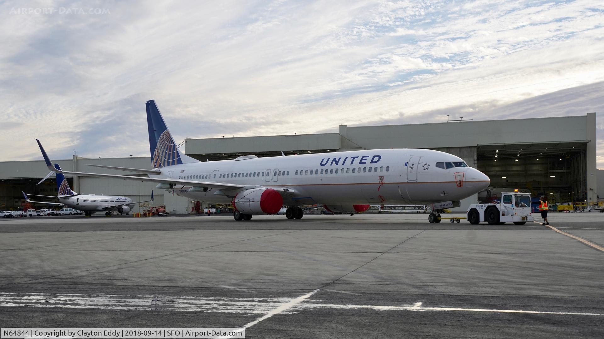 N64844, 2015 Boeing 737-900/ER C/N 42184, SFO 2018.