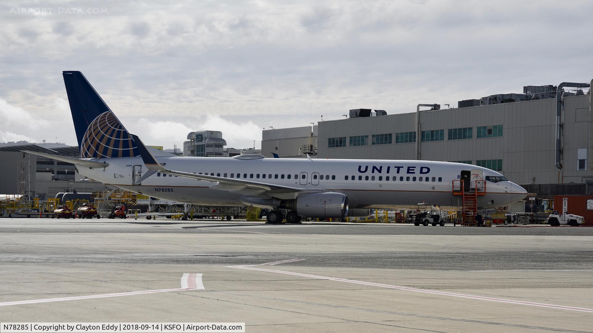 N78285, 2004 Boeing 737-824 C/N 33452, SFO 2018.