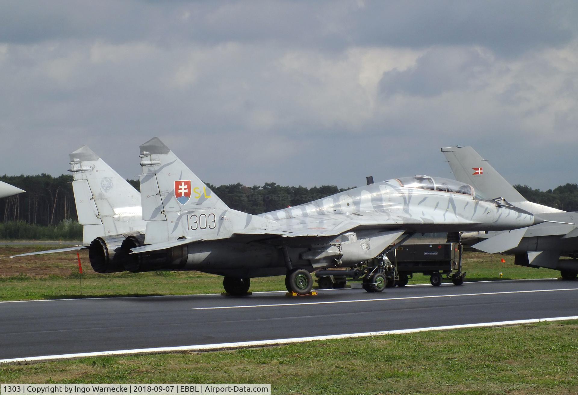 1303, Mikoyan-Gurevich MiG-29UB C/N N50903028113, Mikoyan i Gurevich MiG-29UB FULCRUM-B of the Slovak AF in 'Tiger-Meet' special colours at the 2018 BAFD spotters day, Kleine Brogel airbase