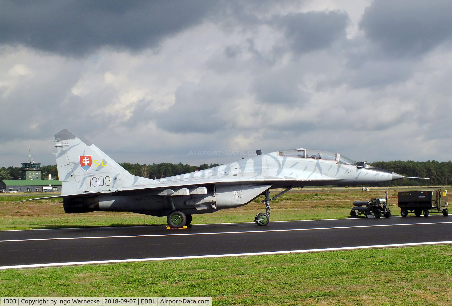 1303, Mikoyan-Gurevich MiG-29UB C/N N50903028113, Mikoyan i Gurevich MiG-29UB FULCRUM-B of the Slovak AF in 'Tiger-Meet' special colours at the 2018 BAFD spotters day, Kleine Brogel airbase