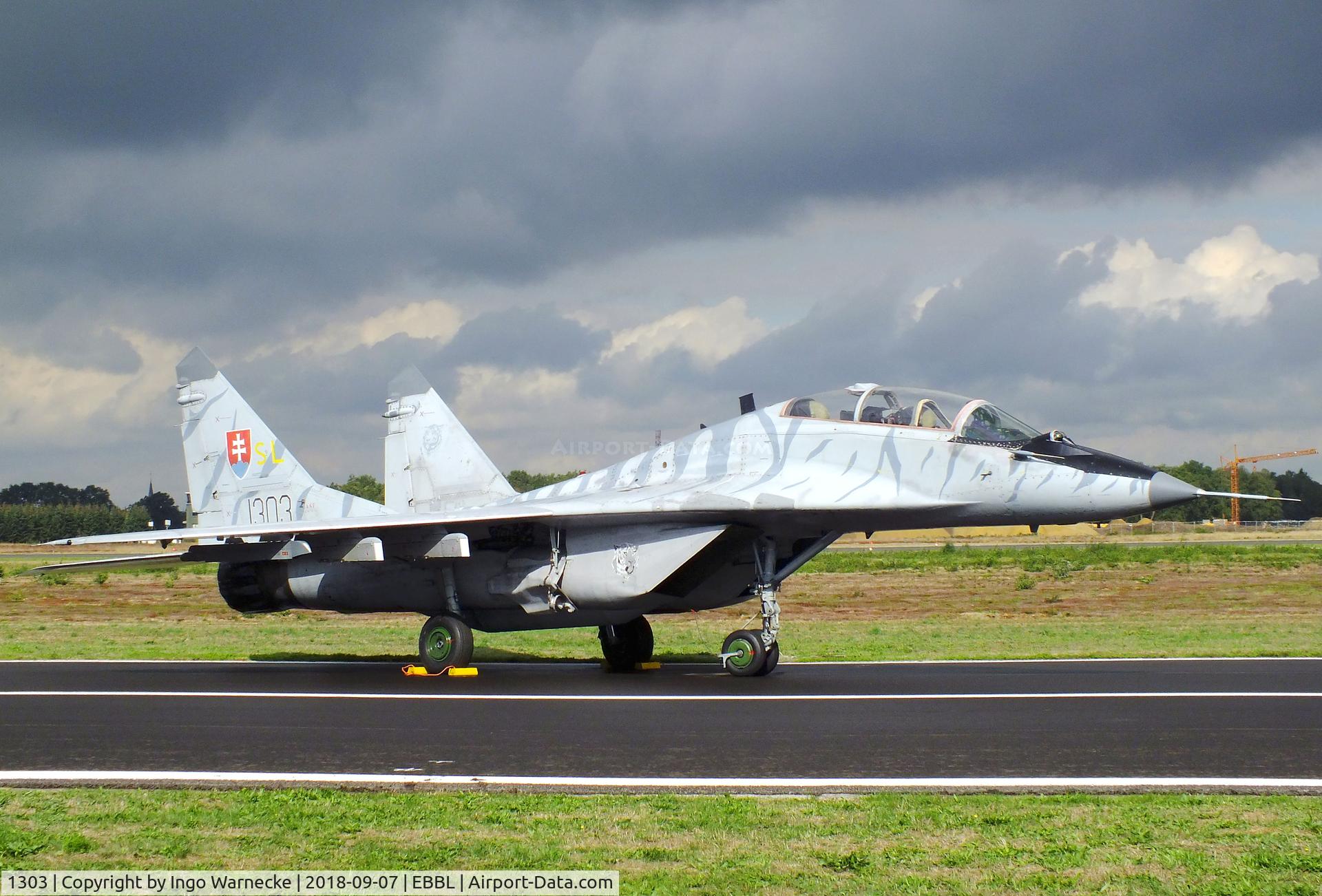 1303, Mikoyan-Gurevich MiG-29UB C/N N50903028113, Mikoyan i Gurevich MiG-29UB FULCRUM-B of the Slovak AF in 'Tiger-Meet' special colours at the 2018 BAFD spotters day, Kleine Brogel airbase