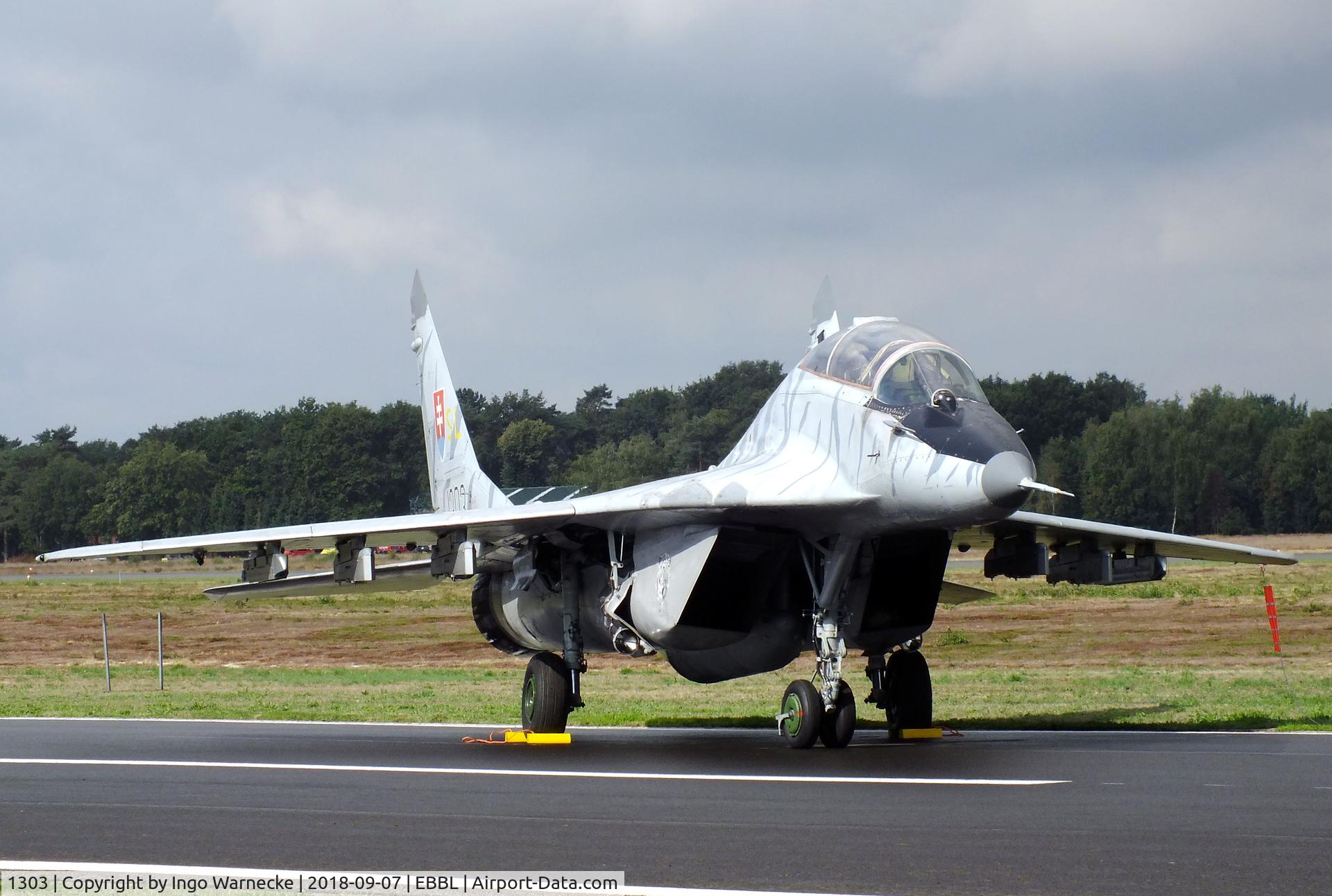 1303, Mikoyan-Gurevich MiG-29UB C/N N50903028113, Mikoyan i Gurevich MiG-29UB FULCRUM-B of the Slovak AF in 'Tiger-Meet' special colours at the 2018 BAFD spotters day, Kleine Brogel airbase