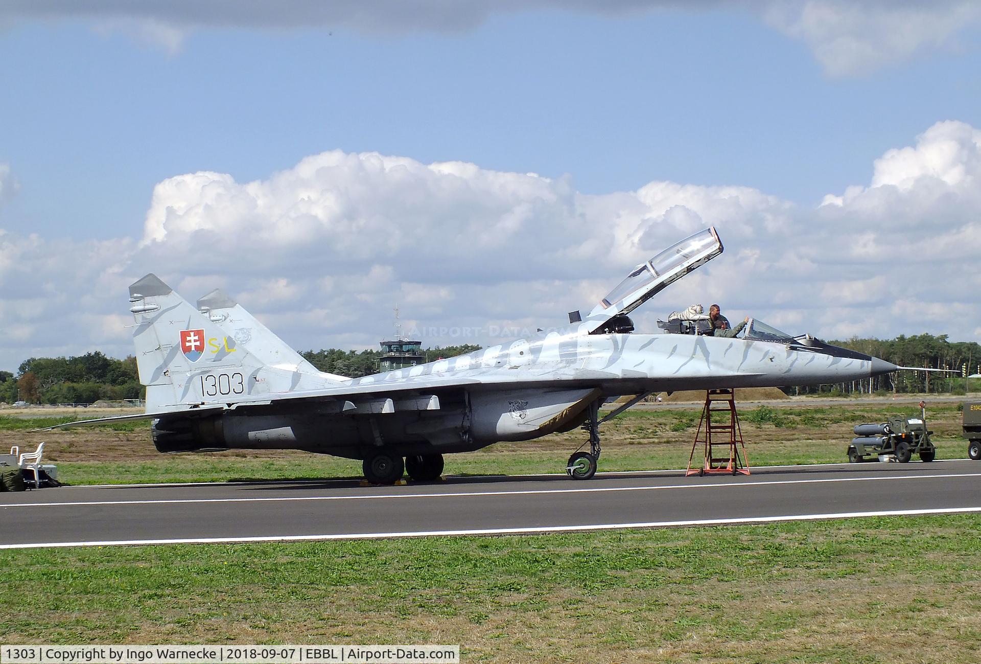 1303, Mikoyan-Gurevich MiG-29UB C/N N50903028113, Mikoyan i Gurevich MiG-29UB FULCRUM-B of the Slovak AF in 'Tiger-Meet' special colours at the 2018 BAFD spotters day, Kleine Brogel airbase