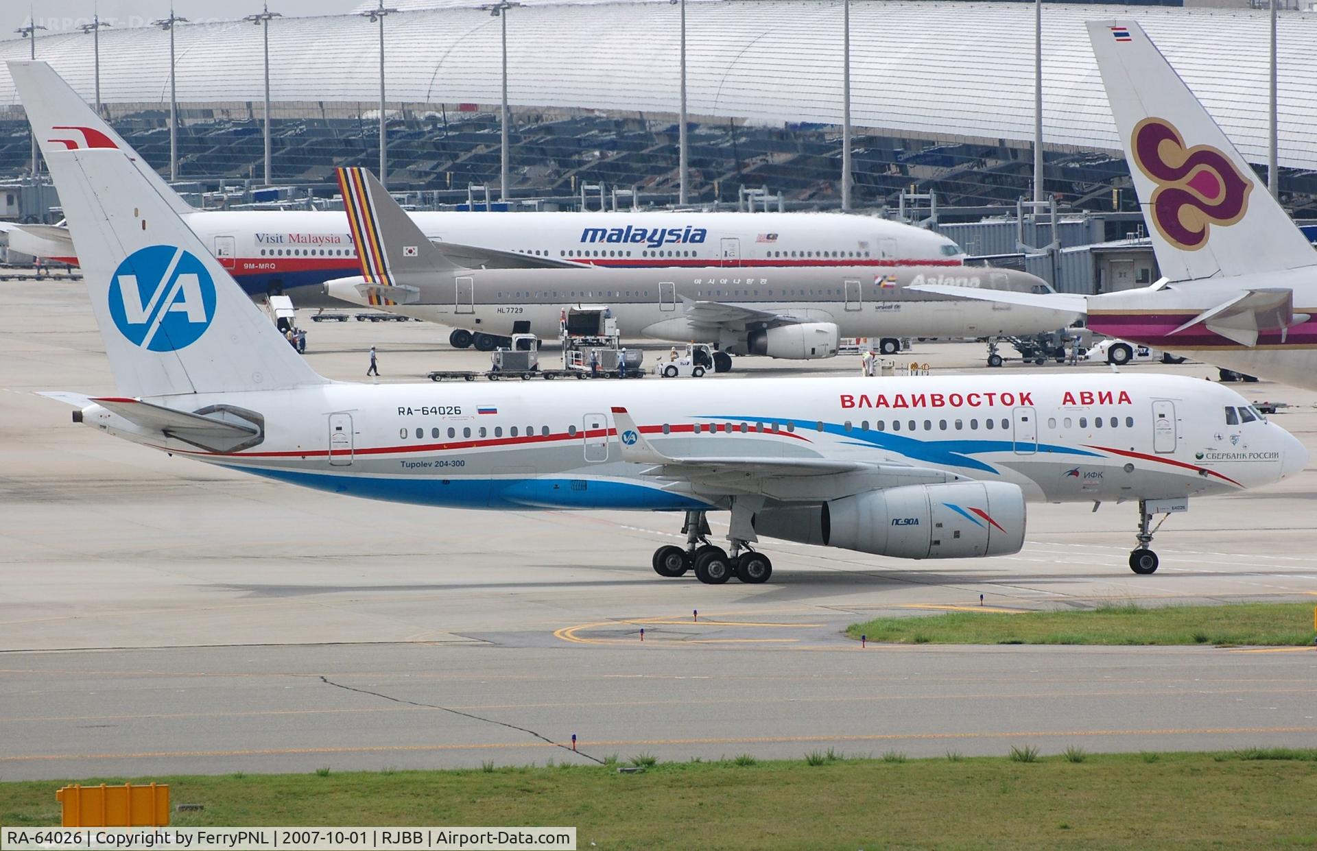 RA-64026, Tupolev Tu-204-300 C/N 145074-3164026, Vladivostok Tu204taxying to its gate.