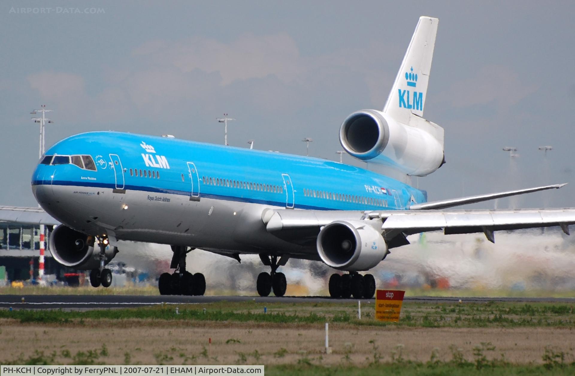 PH-KCH, 1995 McDonnell Douglas MD-11 C/N 48562, KLM MD11 thundering down the runway