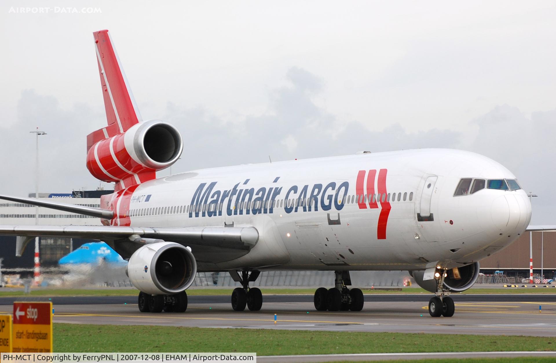 PH-MCT, 1995 McDonnell Douglas MD-11F C/N 48629, MD11 arriving at the cargo apron
