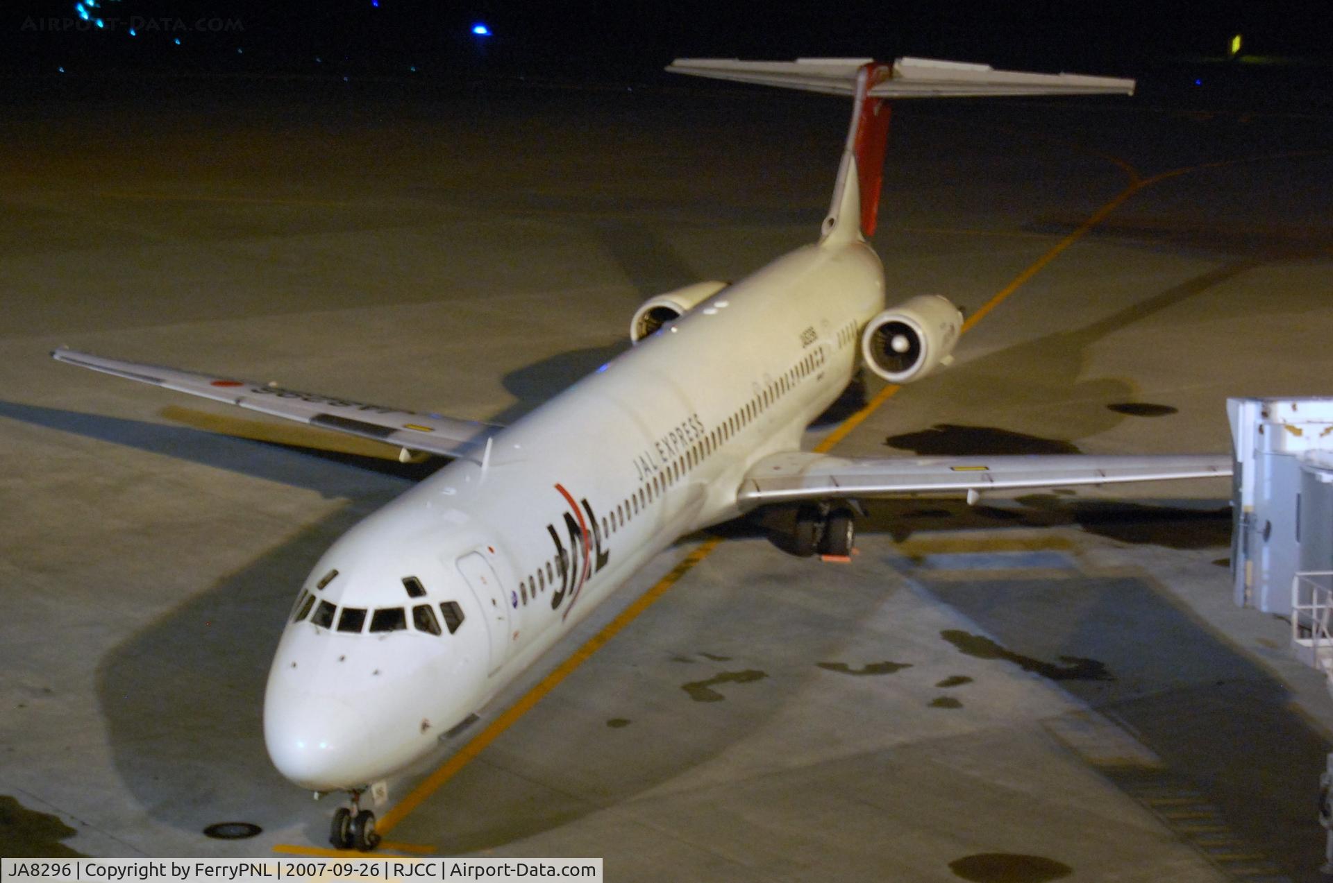 JA8296, 1990 McDonnell Douglas MD-81 (DC-9-81) C/N 49907, Night stop in CTS for this JAL MD81
