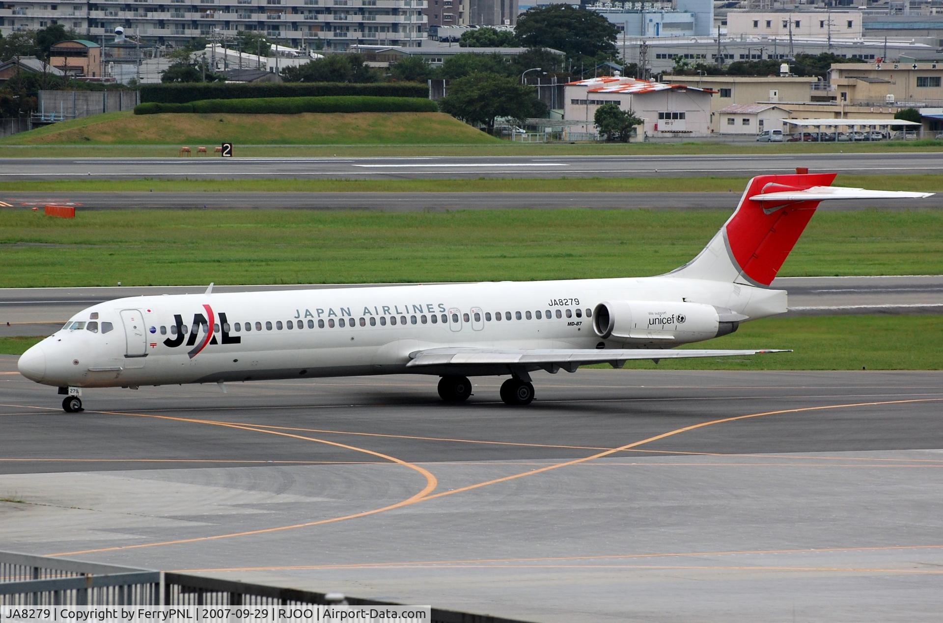 JA8279, 1989 McDonnell Douglas MD-87 (DC-9-87) C/N 49465, JAL MD87 taxying in ITM