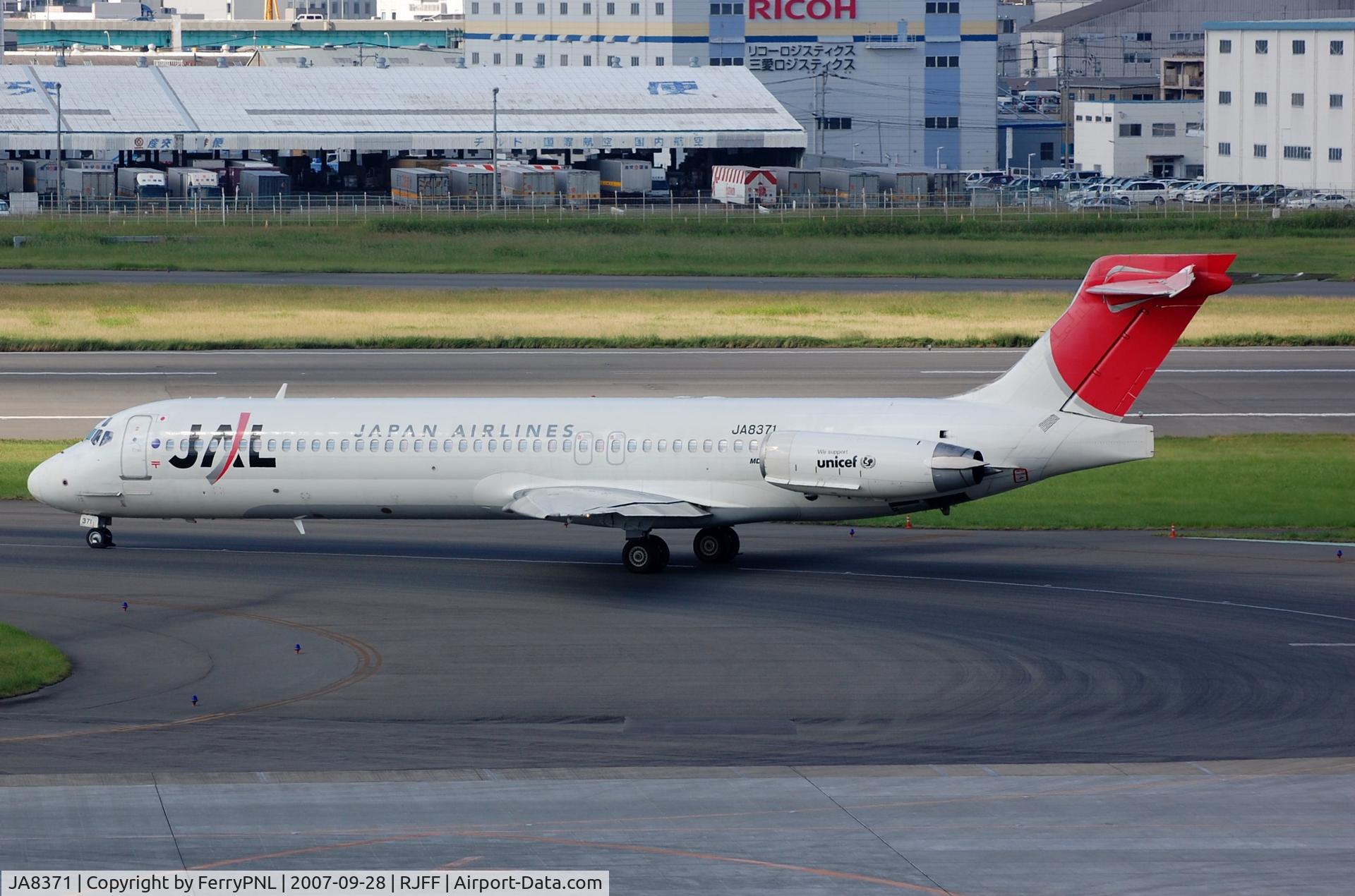 JA8371, McDonnell Douglas MD-87 (DC-9-87) C/N 53040, JAL MD-87 for departure in FUK