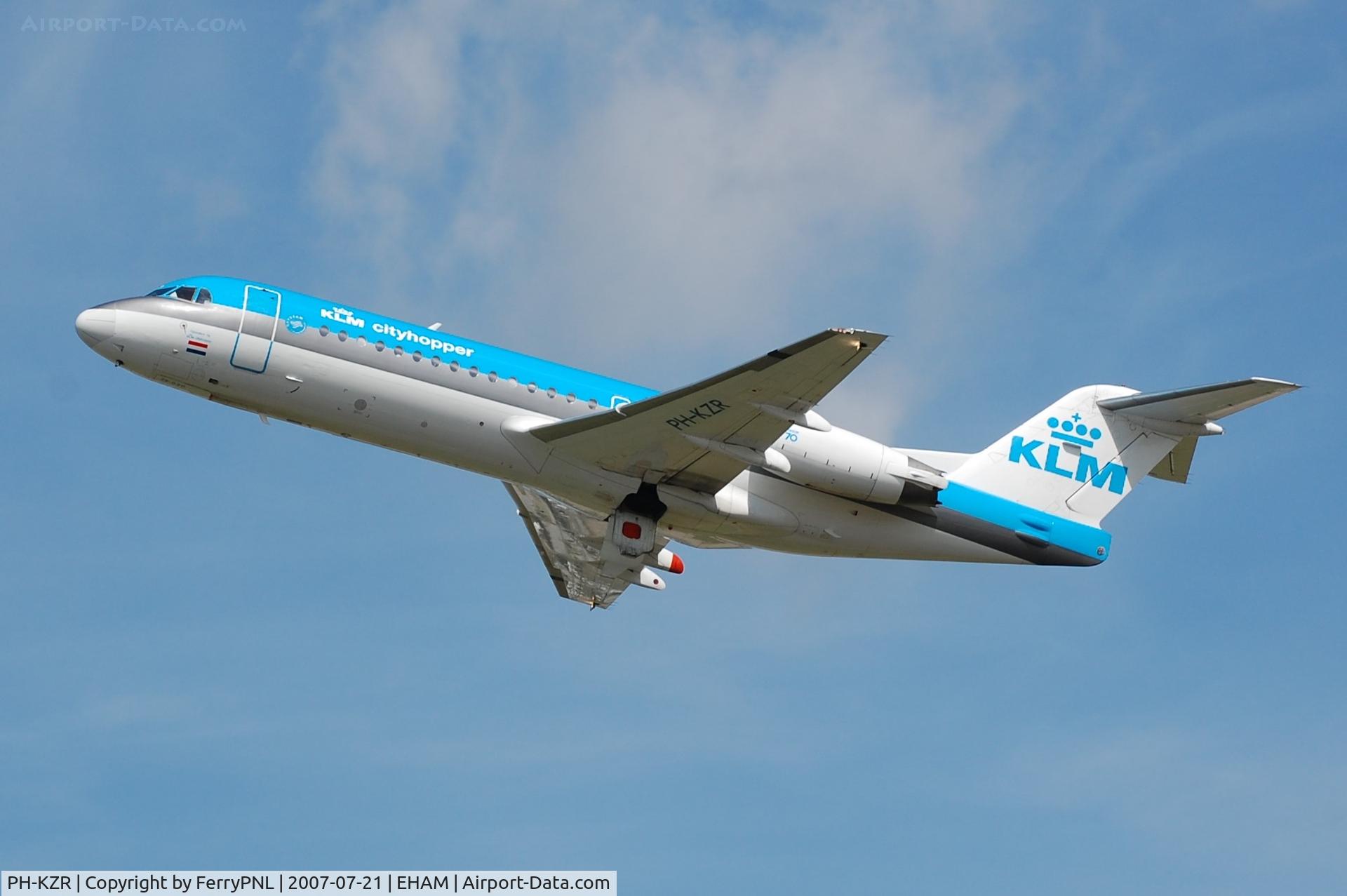 PH-KZR, 1995 Fokker 70 (F-28-0070) C/N 11551, Fk70 take-off
