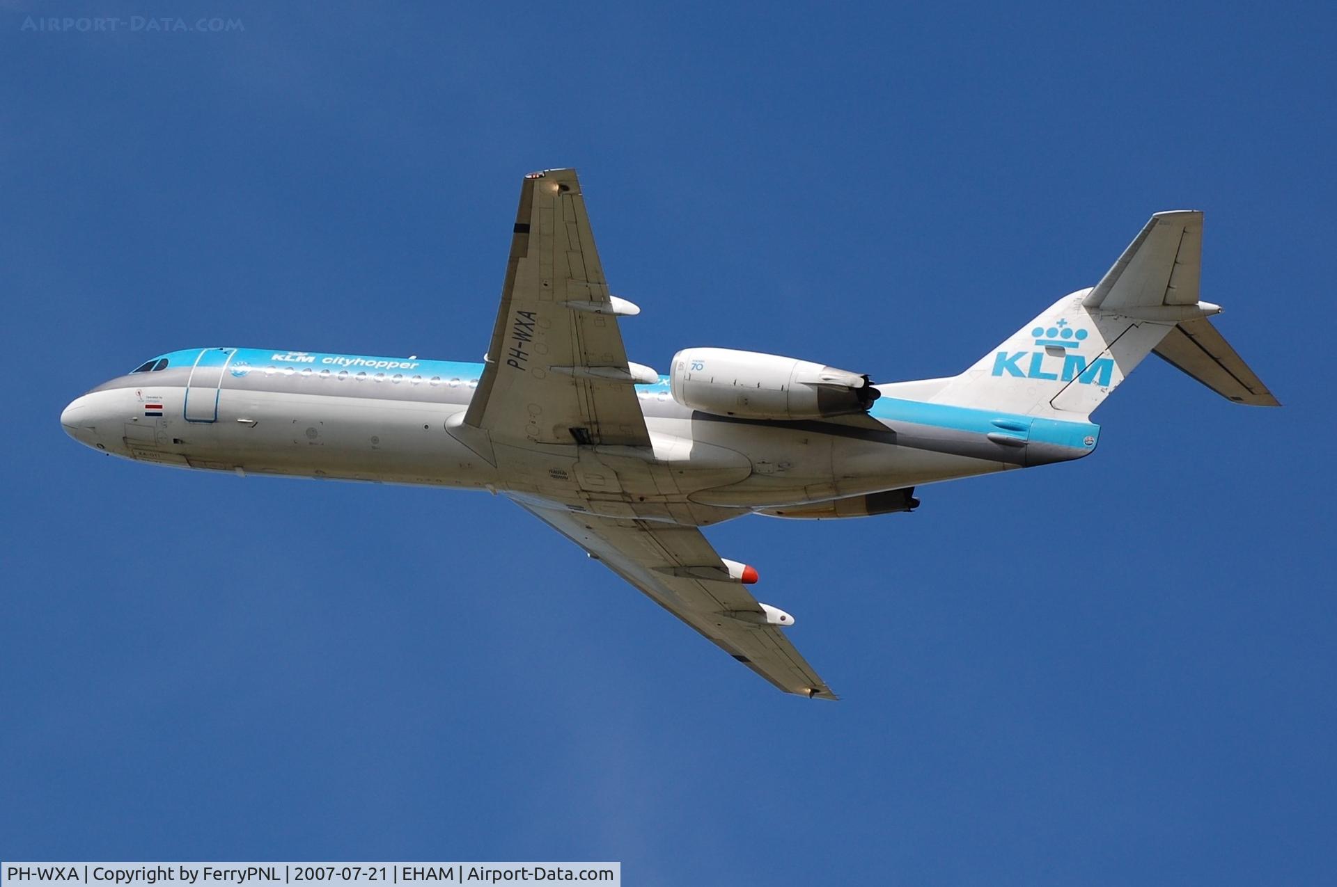 PH-WXA, 1996 Fokker 70 (F-28-0070) C/N 11570, KLC Fk70 departing