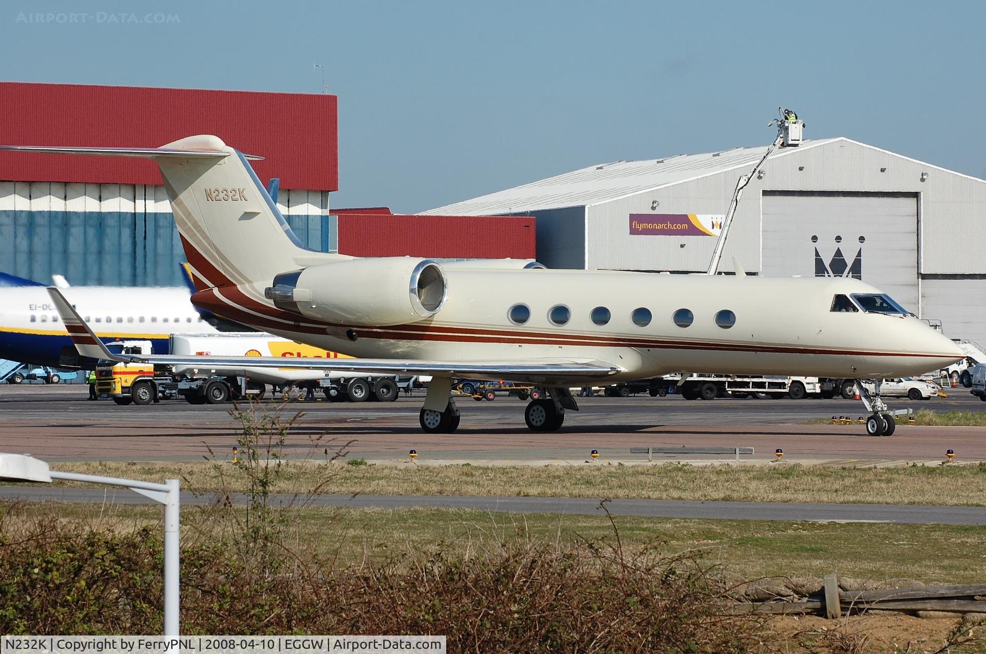 N232K, 1993 Gulfstream Aerospace G-IV C/N 1232, G4 taxying out