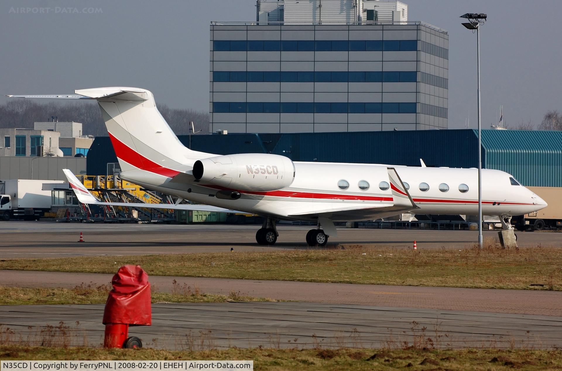 N35CD, 2000 Gulfstream Aerospace G-V C/N 603, SP Flight Operations G5 arriving in EIN