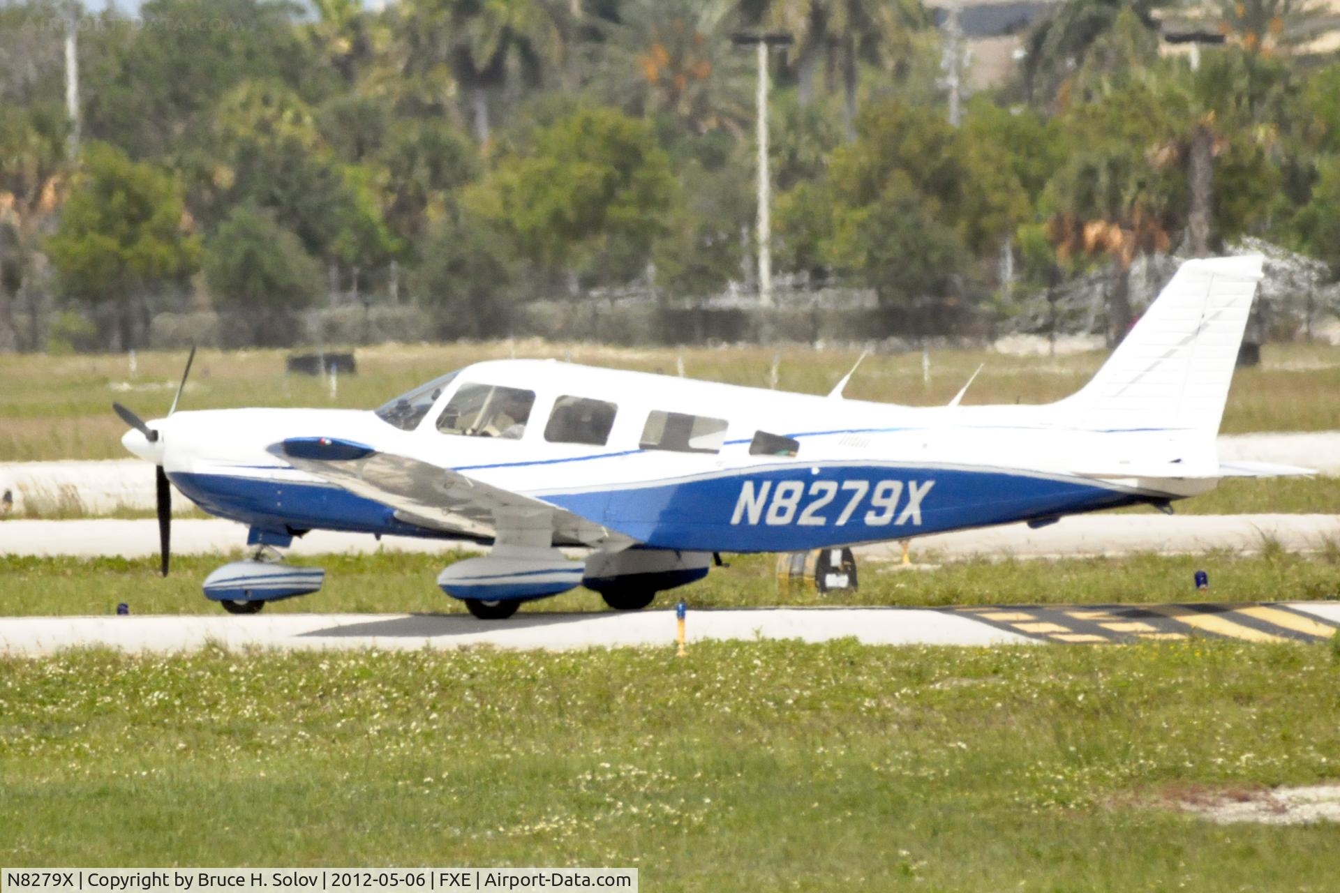 N8279X, 1980 Piper PA-32-301 Saratoga C/N 32-8106002, taxiing at FXE