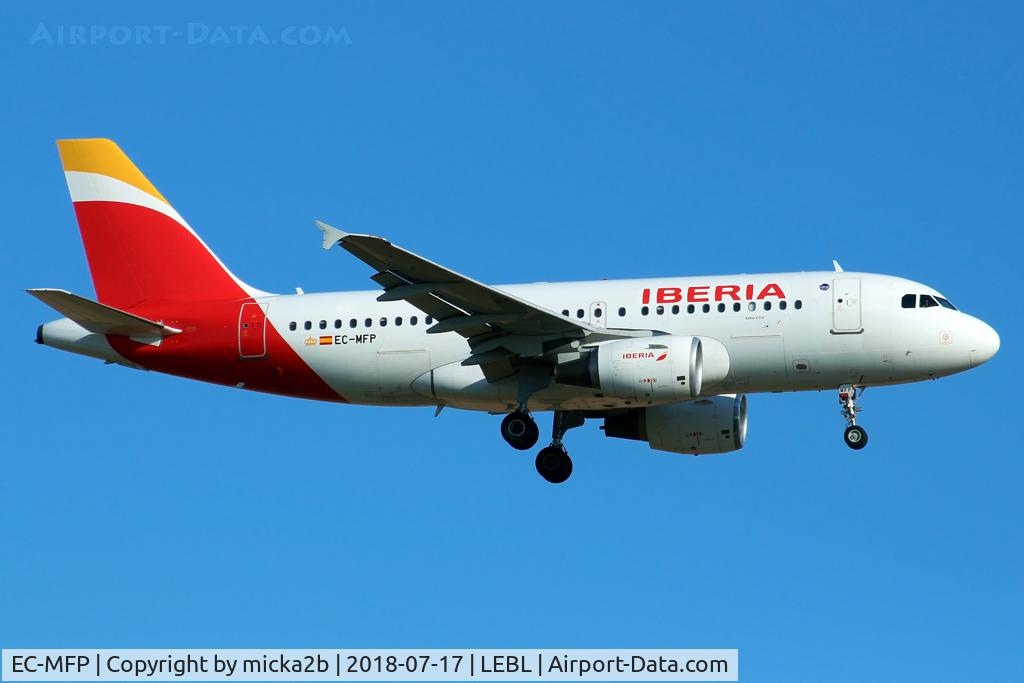 EC-MFP, 1999 Airbus A319-111 C/N 998, Landing. Scrapped in february 2021.