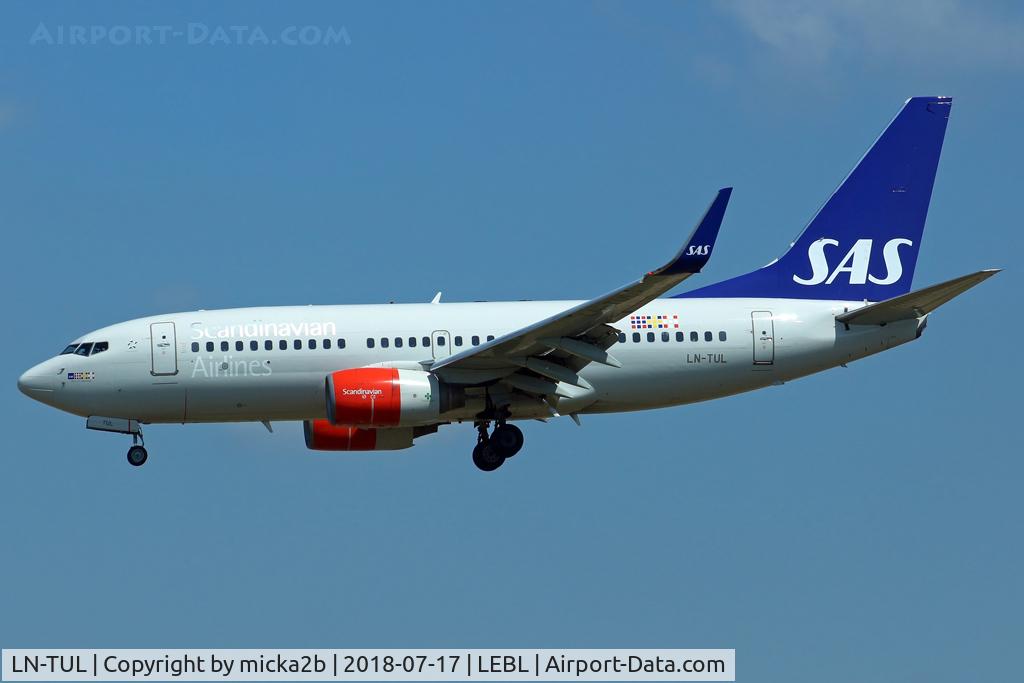 LN-TUL, 2002 Boeing 737-705 C/N 29097, Landing