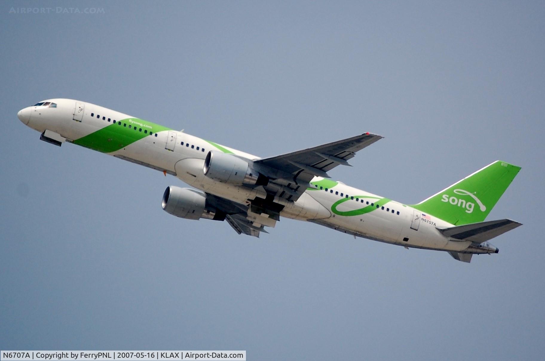 N6707A, 2000 Boeing 757-232 C/N 30395, Song B752 departing LAX