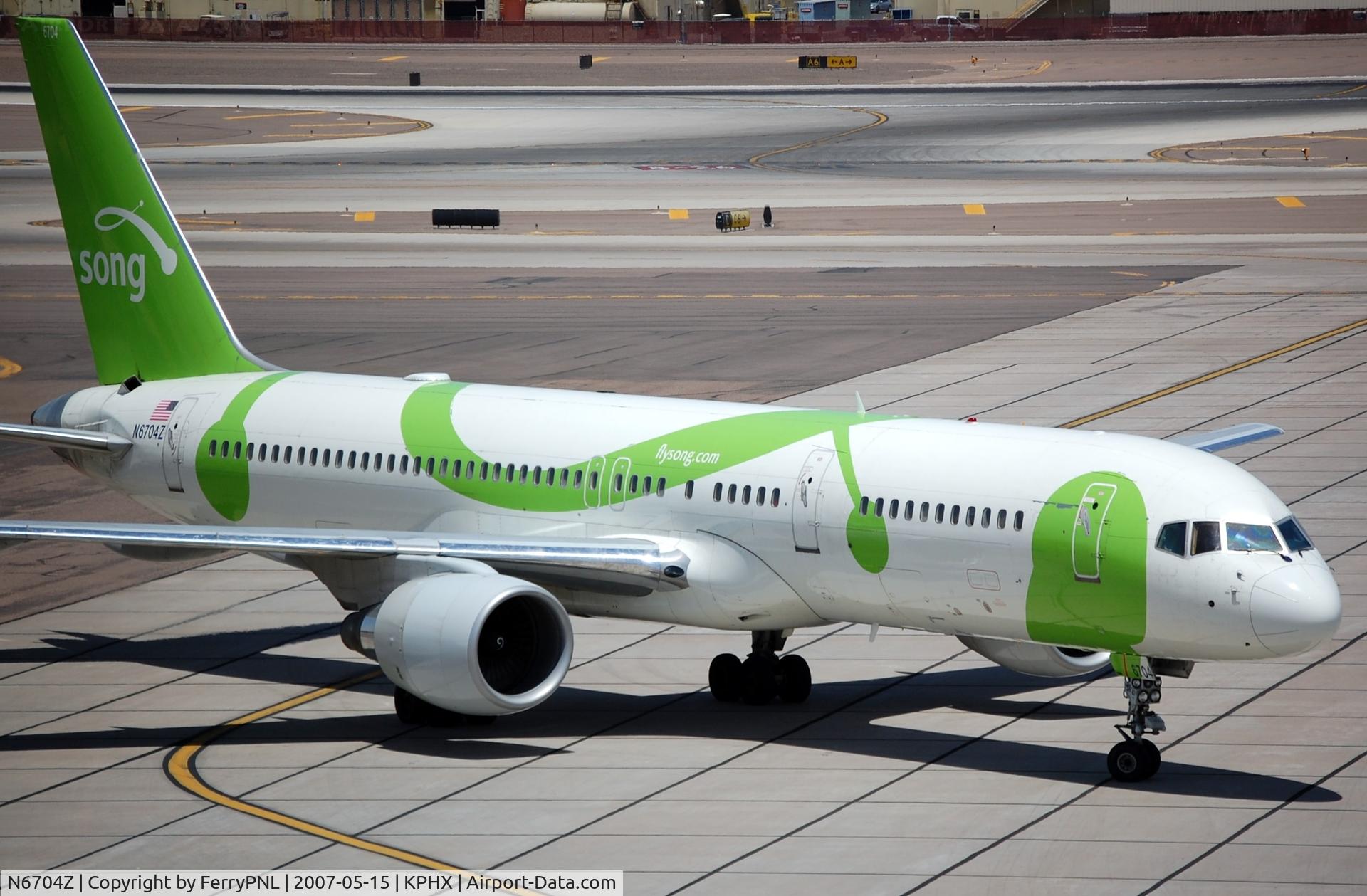 N6704Z, 2000 Boeing 757-232 C/N 30396, Song B752 taxying to its gate.