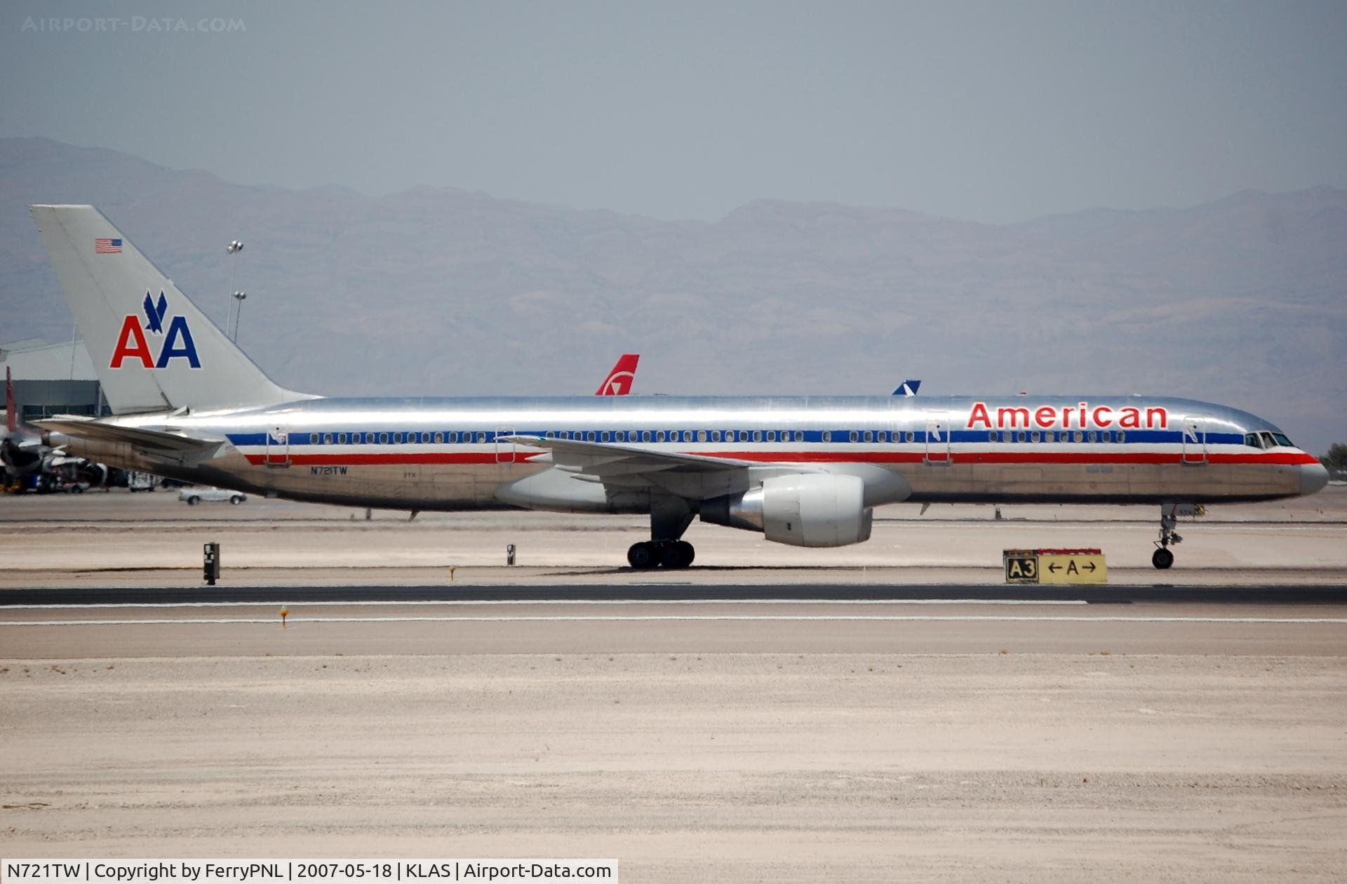 N721TW, 1999 Boeing 757-231 C/N 29954, American B752
