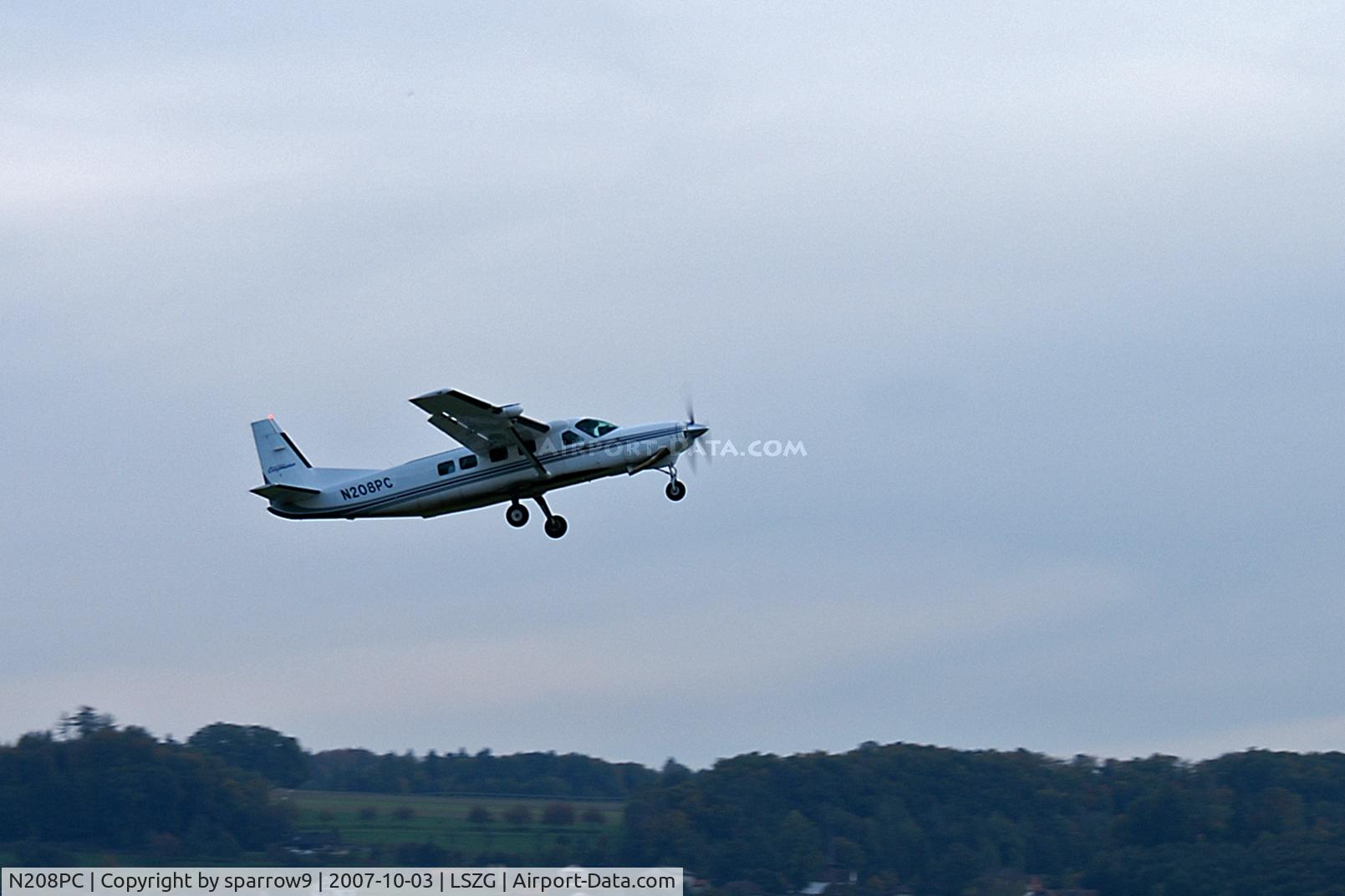 N208PC, 2002 Cessna 208B Grand Caravan C/N 208B0986, Departing runway 25 Grenchen.