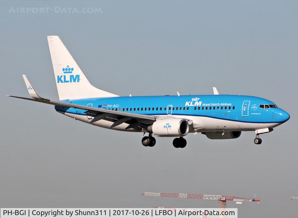 PH-BGI, 2010 Boeing 737-7K2 C/N 30364, Landing rwy 14R in new c/s