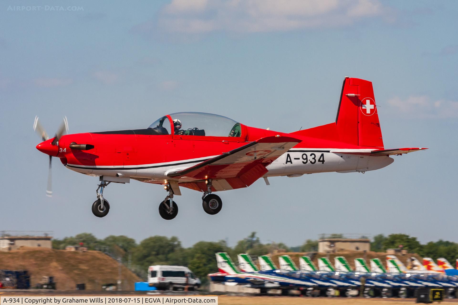 A-934, 1983 Pilatus PC-7 Turbo Trainer C/N 342, Pilatus NCPC-7 A-934 PC-7 Team Swiss AF, Fairford 15/7/18