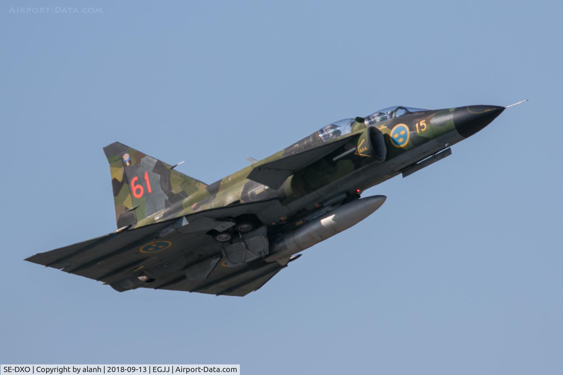 SE-DXO, Saab Sk37E Viggen C/N 37809, Departing to display at Jersey International Air Show 2018