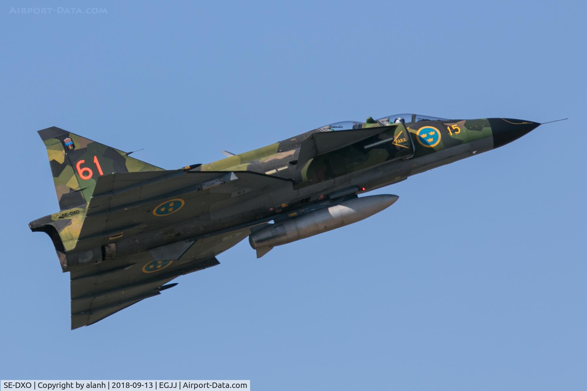 SE-DXO, Saab Sk37E Viggen C/N 37809, Departing to display at Jersey International Air Show 2018