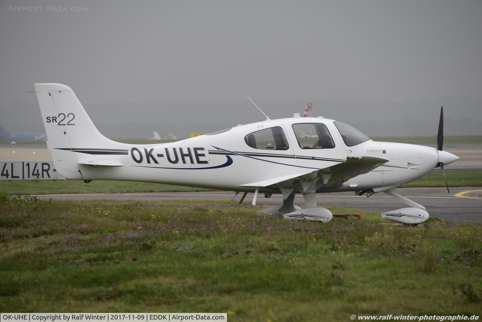 OK-UHE, Cirrus SR22 C/N 3863, Cirrus Design SR22 - Private - 3863 - OK-UHE - 09.11.2017 - CGN