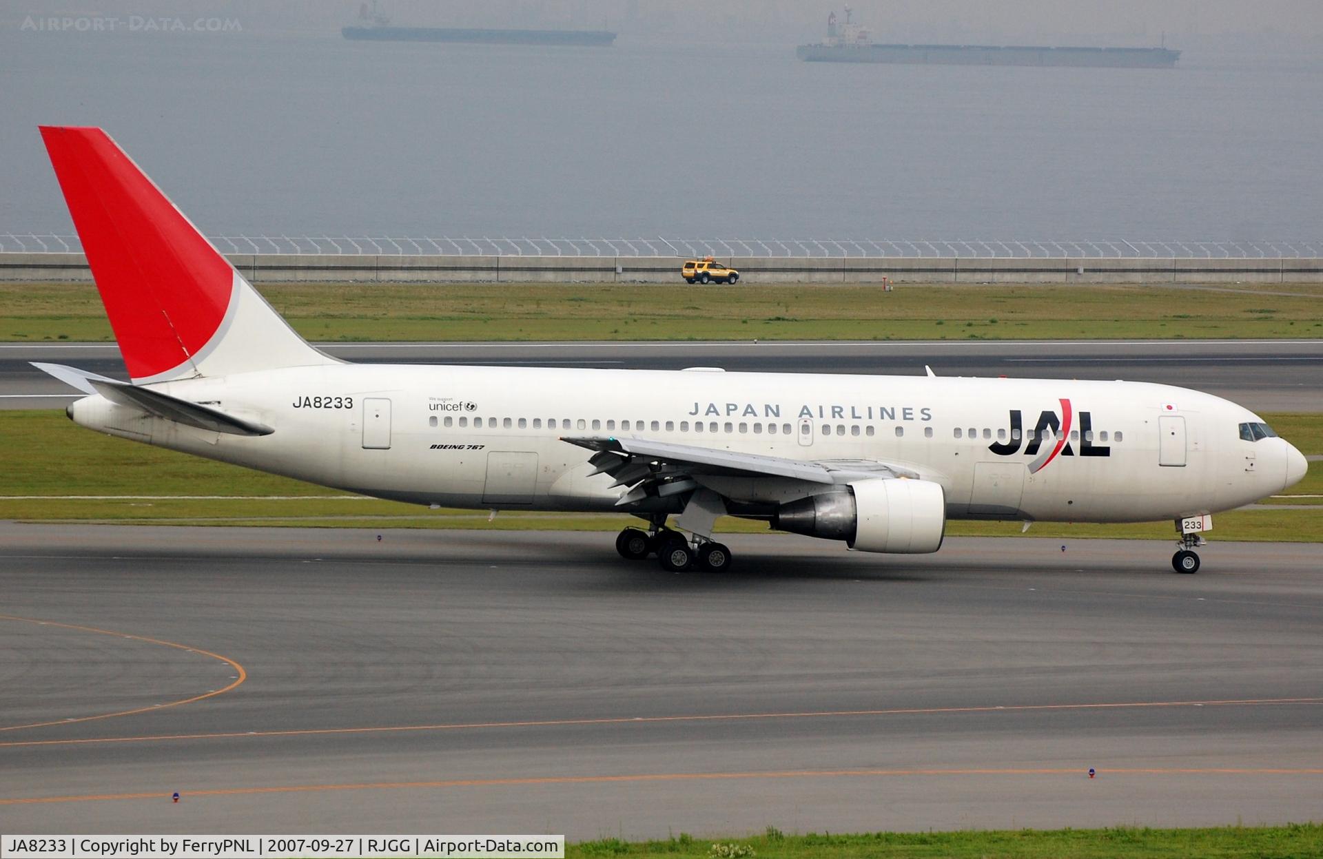 JA8233, Boeing 767-246 C/N 23214, JAL B762  arrived in NGO