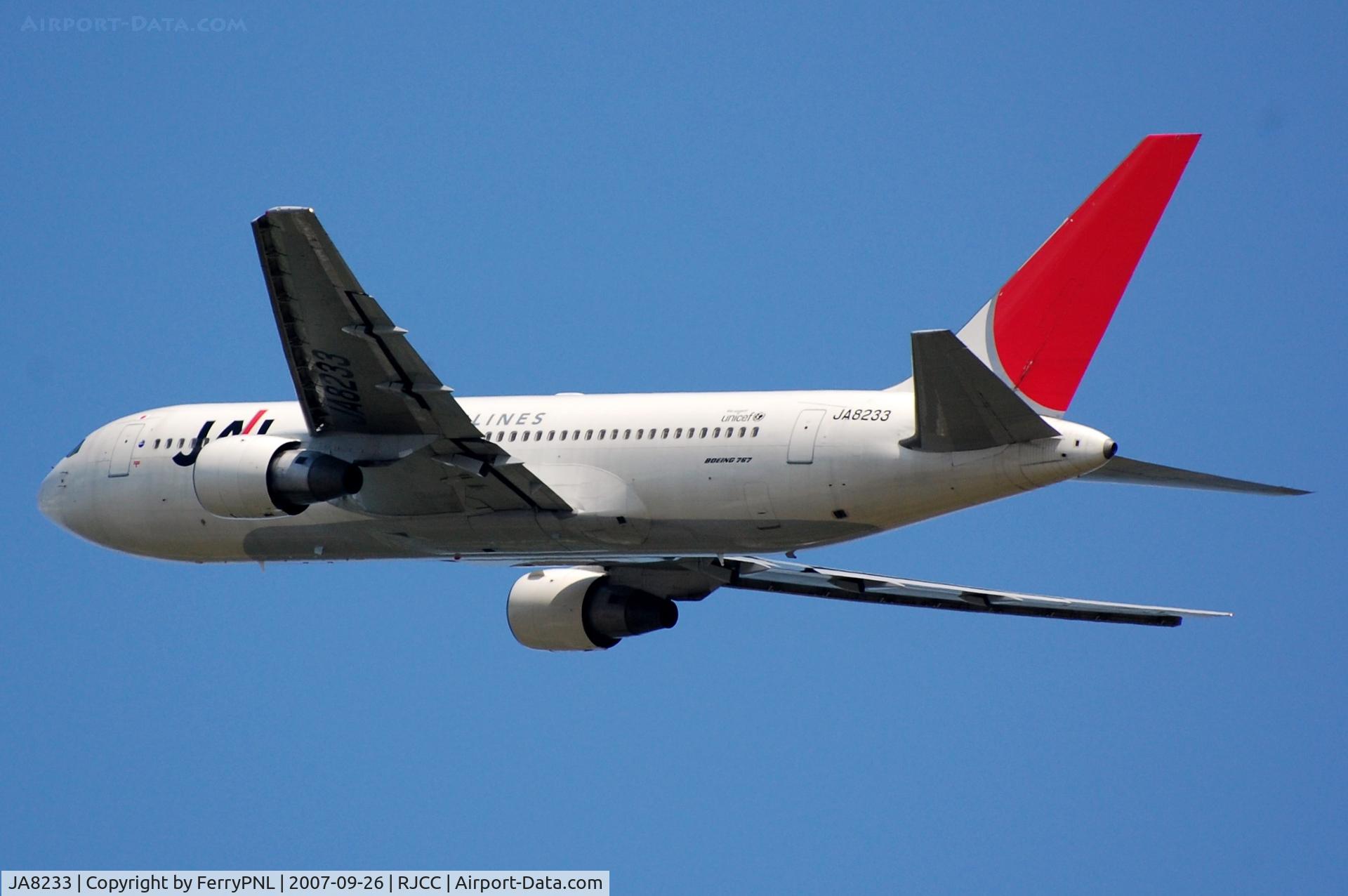 JA8233, Boeing 767-246 C/N 23214, JAL B762 departing CTS