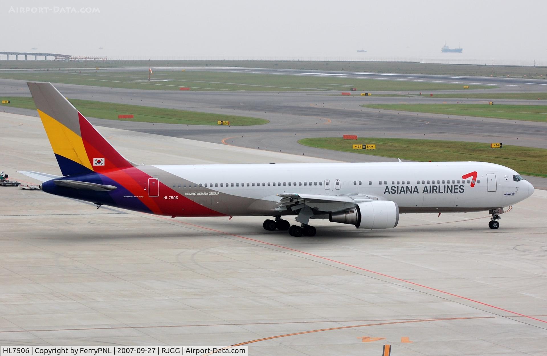 HL7506, Boeing 767-38E C/N 25760, Asiana B763 for departure