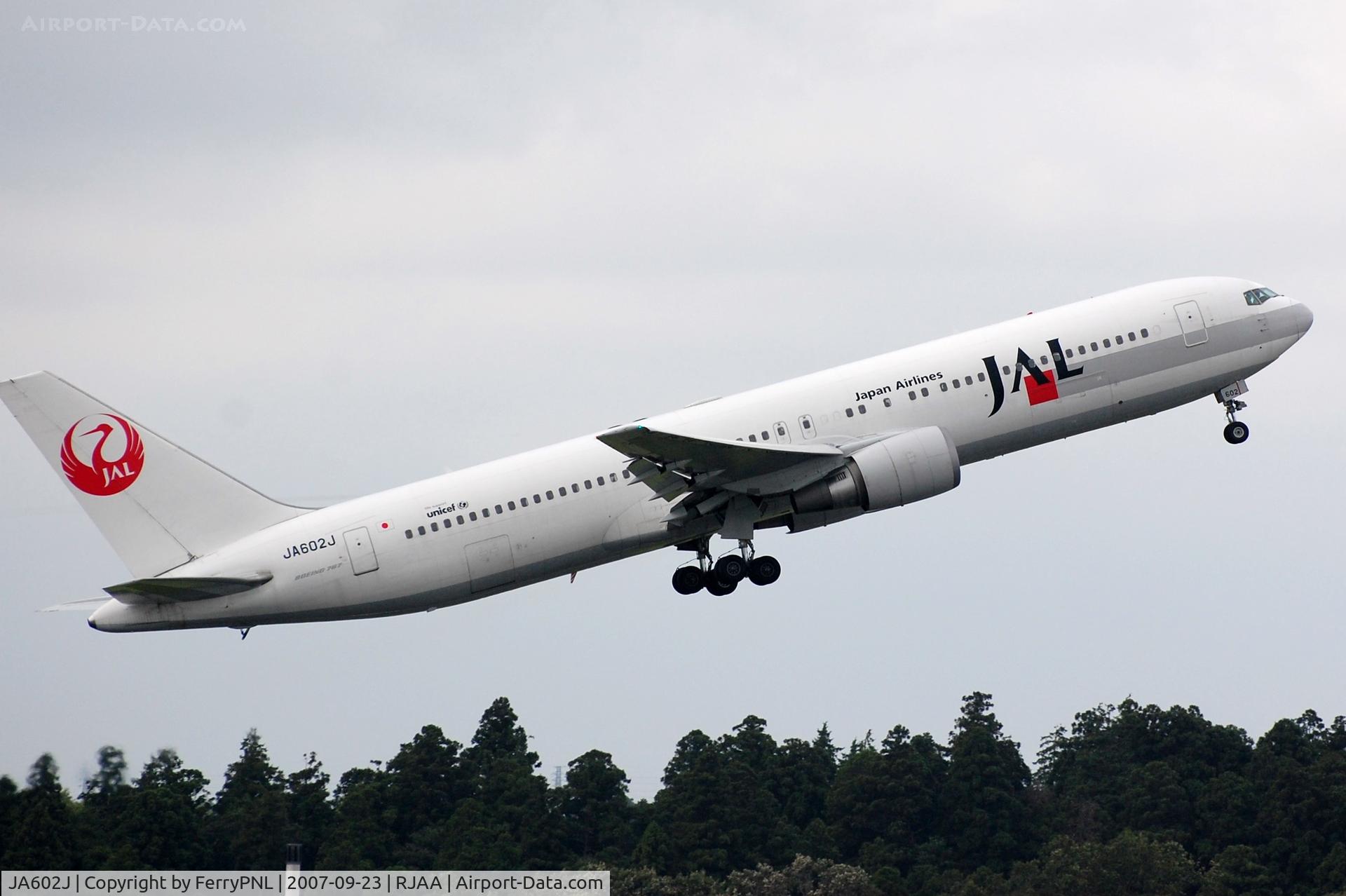 JA602J, 2002 Boeing 767-346/ER C/N 32887, JAL B763 taking-off